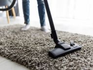Cleaning the room (image via Freepik)